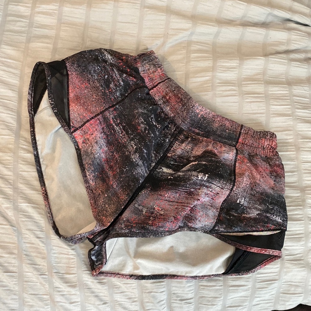 LULULEMON Hotty hot low rise 2.5 inches